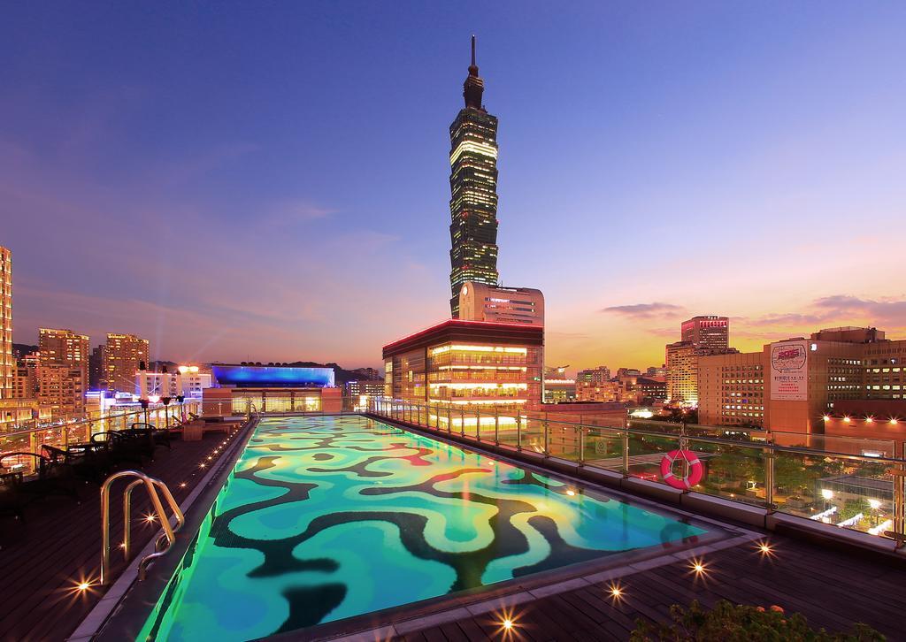 Humble House Taipei, Curio Collection By Hilton Hotel Ngoại thất bức ảnh View of Taipei 101 from the rooftop pool