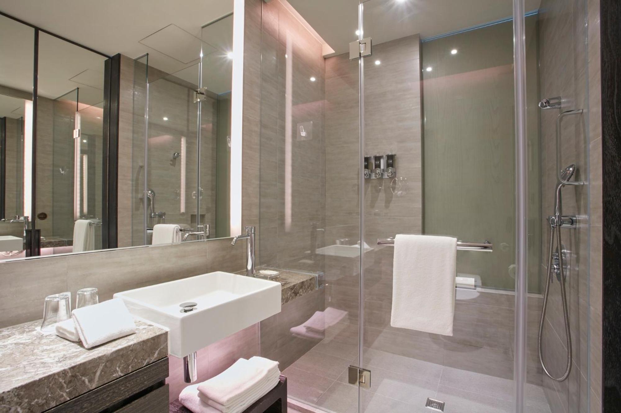 Humble House Taipei, Curio Collection By Hilton Hotel Ngoại thất bức ảnh A bathroom in a hotel