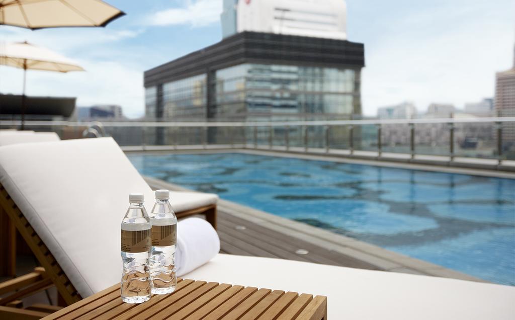 Humble House Taipei, Curio Collection By Hilton Hotel Ngoại thất bức ảnh The swimming pool at the hotel