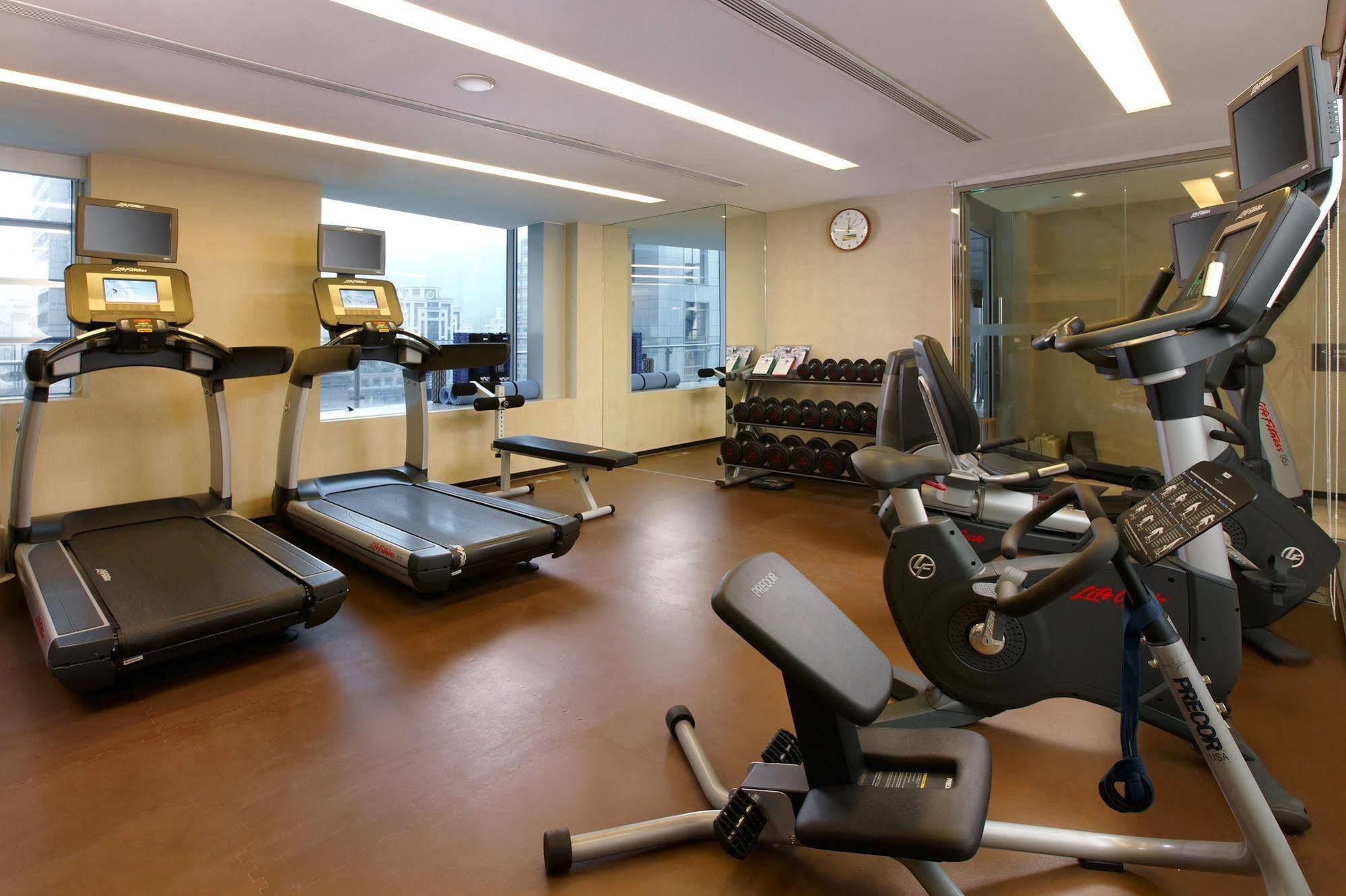 Humble House Taipei, Curio Collection By Hilton Hotel Ngoại thất bức ảnh The gym at the hotel