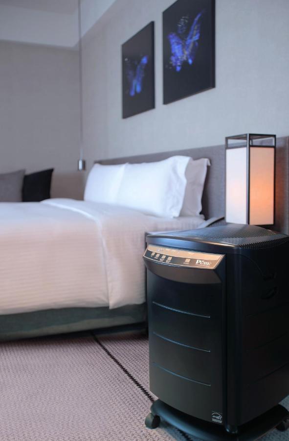 Humble House Taipei, Curio Collection By Hilton Hotel Ngoại thất bức ảnh A portable air purifier in a hotel room